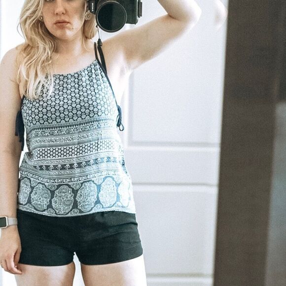 Roxy Women's Keep Me Woven Tie Side Camisole Navy Patterned Top Size Small - Picture 5 of 6